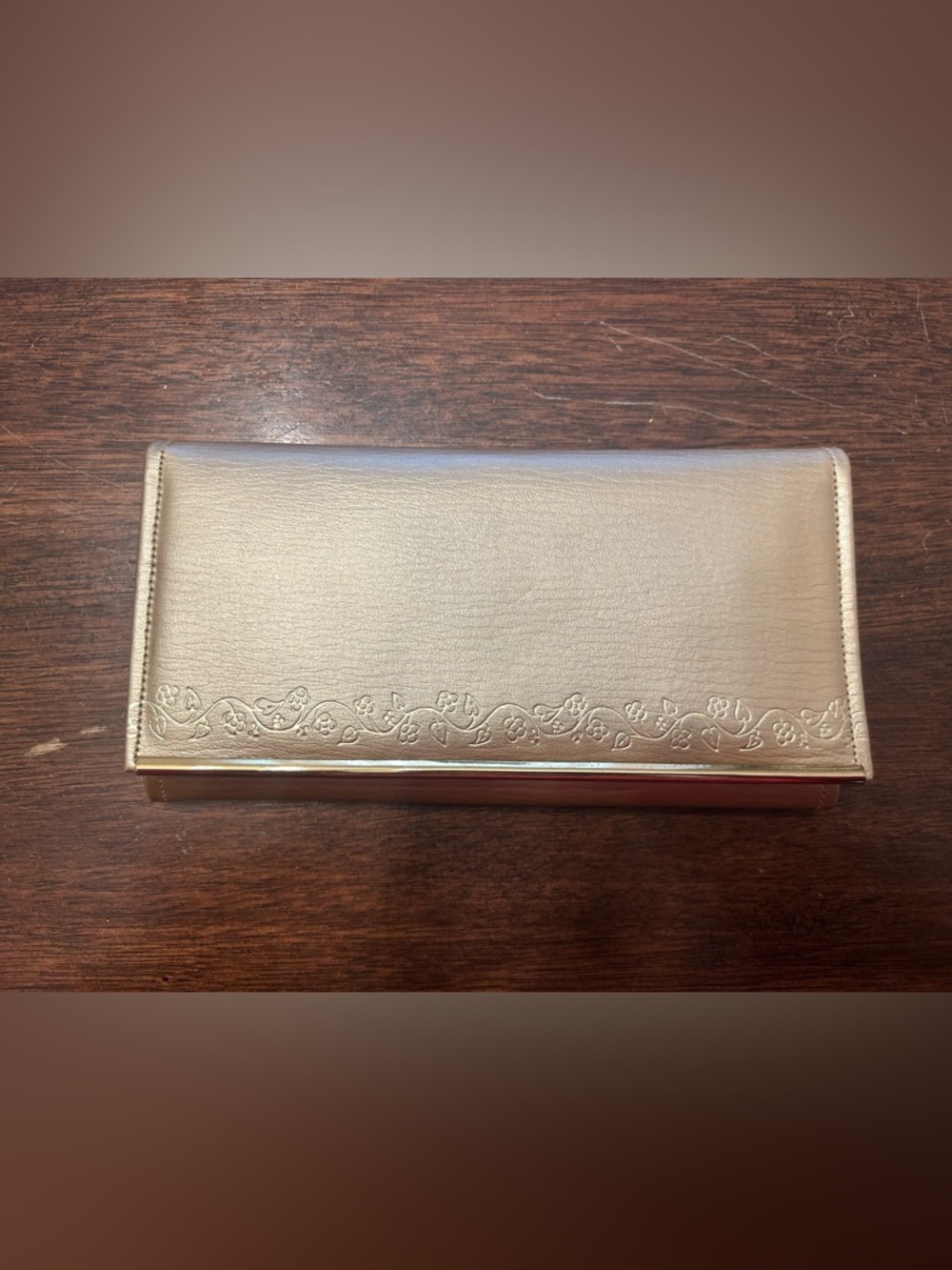 Women’s Floral Embossed Clutch Wallet in Champagne- princes Gardner